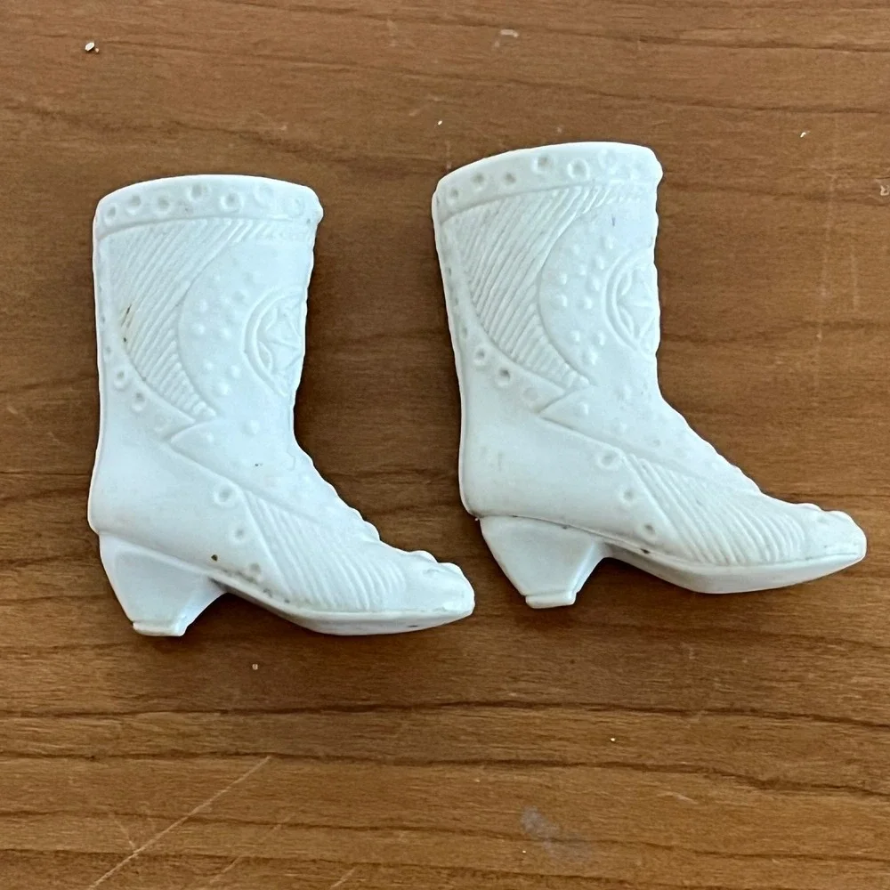 Vintage Barbie‎ White Cowboy Boots 1970s Embossed Western Doll Accessories Pair